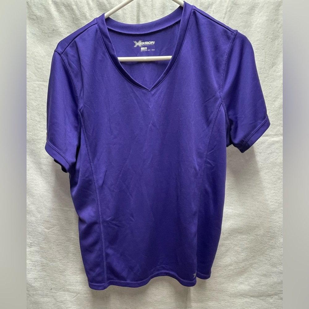 Xersion short sleeved V-neck shirt